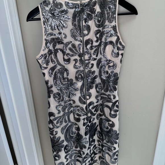 VINCE CAMUTO Nude Silver Sequin Swirl Patterns sheath cocktail or PROM dress - Picture 4 of 6